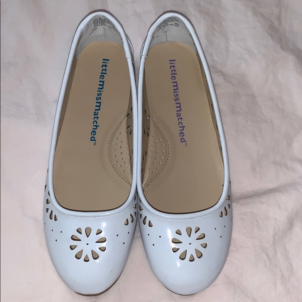 (girls) cutout patent shiny flats